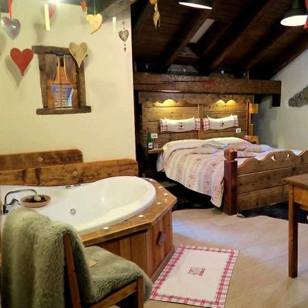 Romantica Suite Con Vasca Idromassaggio Aosta Kültér fotó