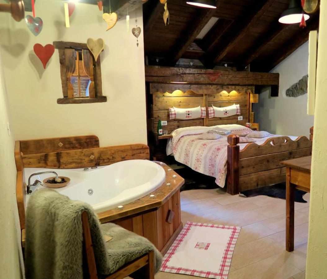 Romantica Suite Con Vasca Idromassaggio Aosta Kültér fotó