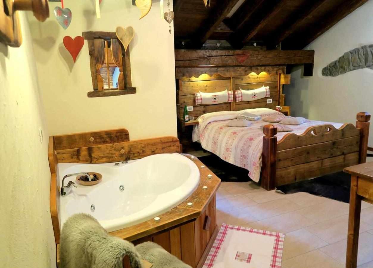Romantica Suite Con Vasca Idromassaggio Aosta Kültér fotó